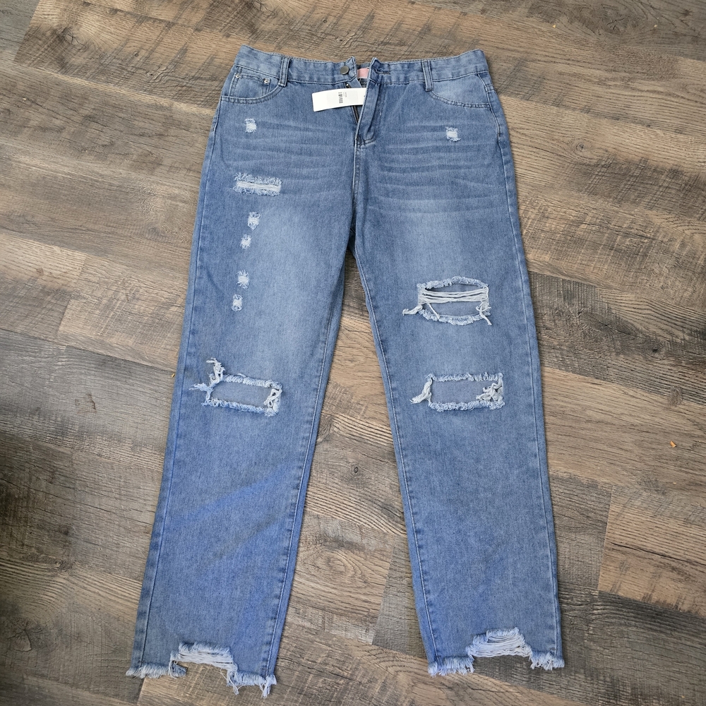 NWT- C+D+M Cropped Distressed Jeans with Raw-Edge Hems